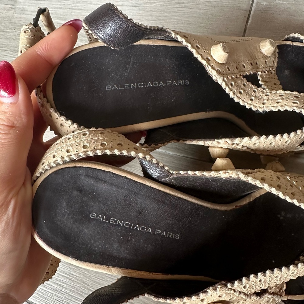 BALENCIAGA Papyrus Lambskin Leather Baby Daim Wedge Sandals - Picture 4 of 8